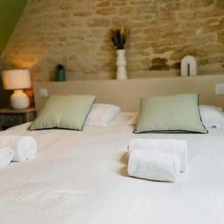 Glycine Yourhosthelper Courseulles-sur-Mer