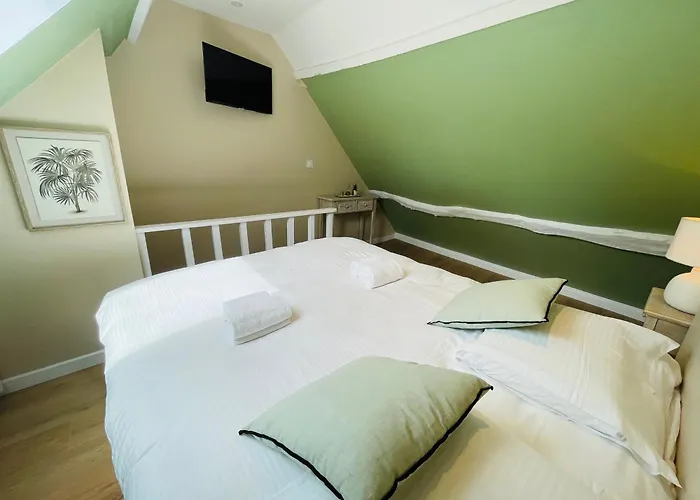 Glycine Yourhosthelper Courseulles-sur-Mer