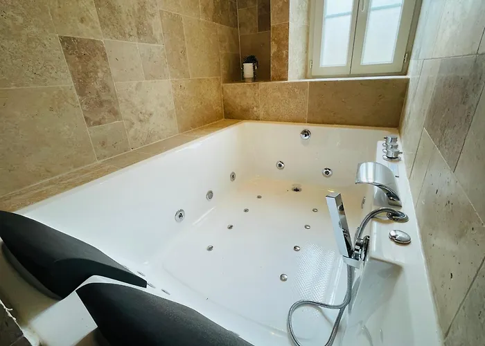 Glycine Yourhosthelper * Courseulles-sur-Mer