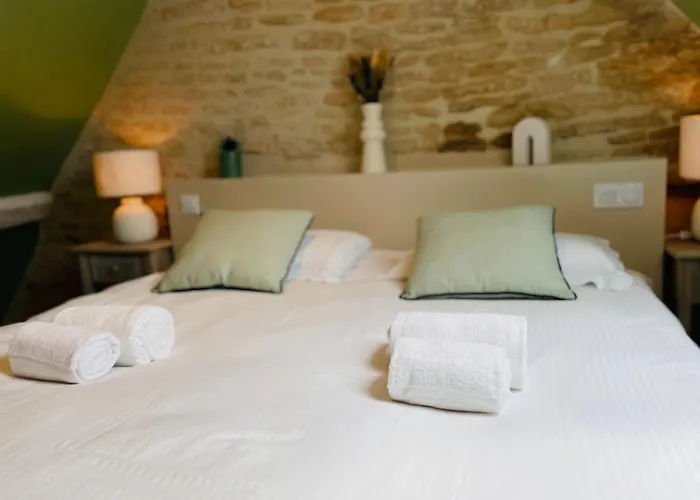 Glycine Yourhosthelper Courseulles-sur-Mer